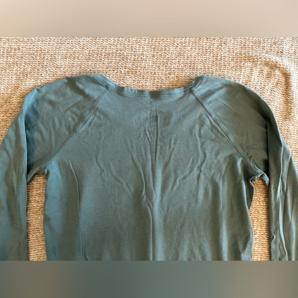Lululemon Long Sleeve Shirt - Picture 5 of 7